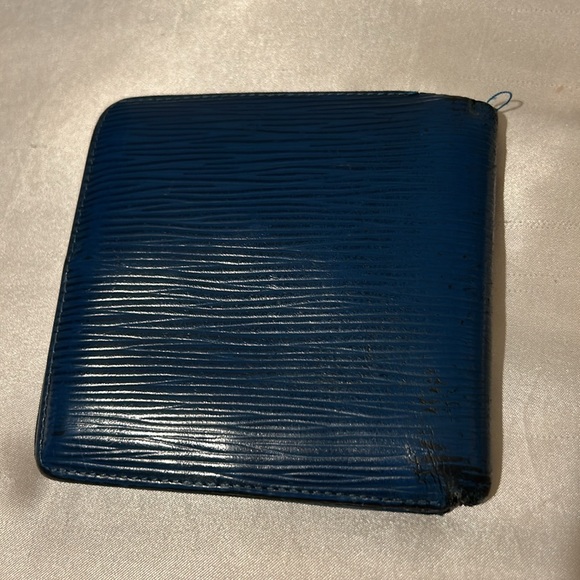 Authentic Louis Vuitton Blue Epi Leather Bifold Wallet - Picture 2 of 7